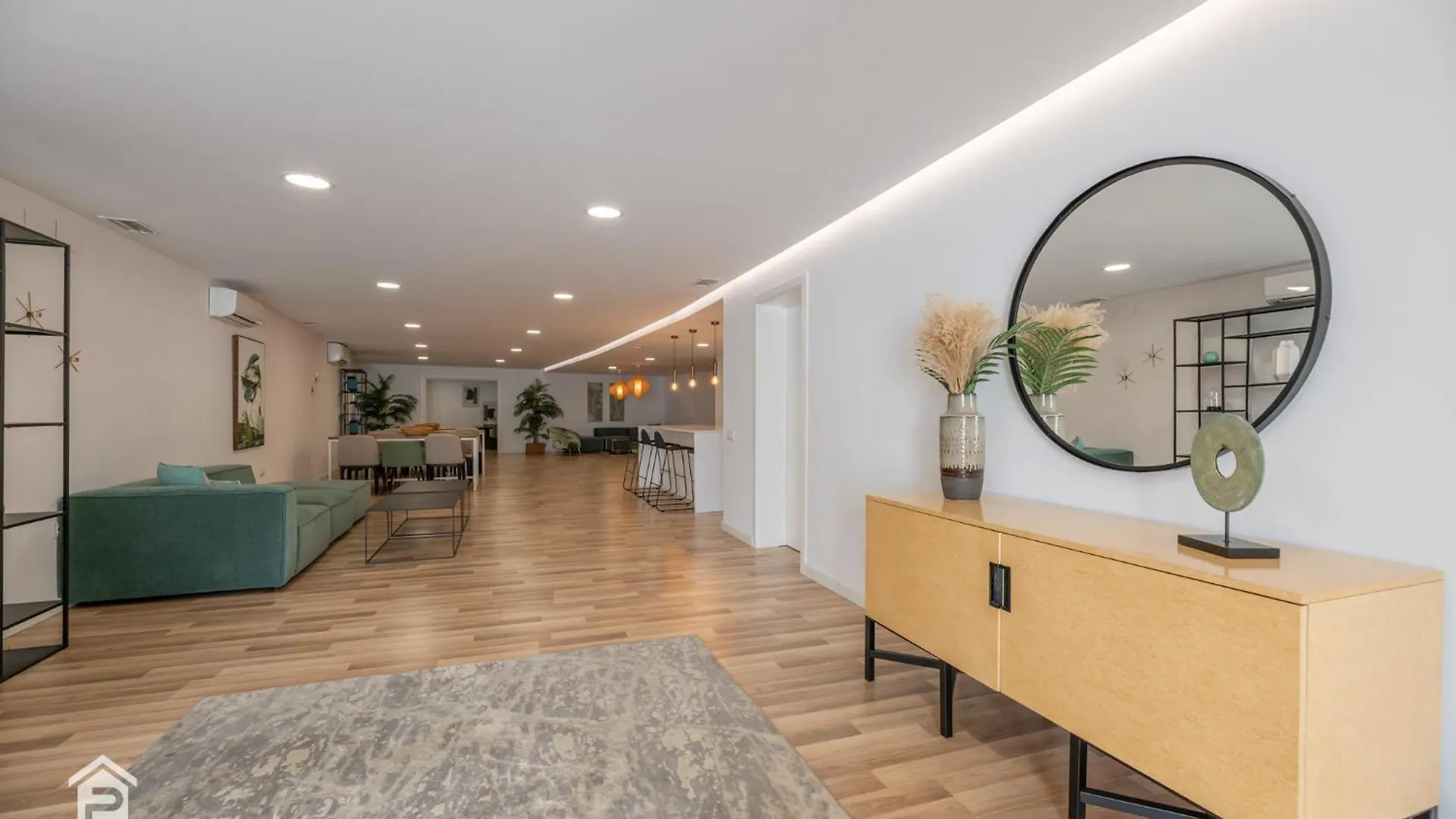 Edge Luxury Beachfront 3Br, 3 Pools, Spa, Gym Estepona 0*,  Spain