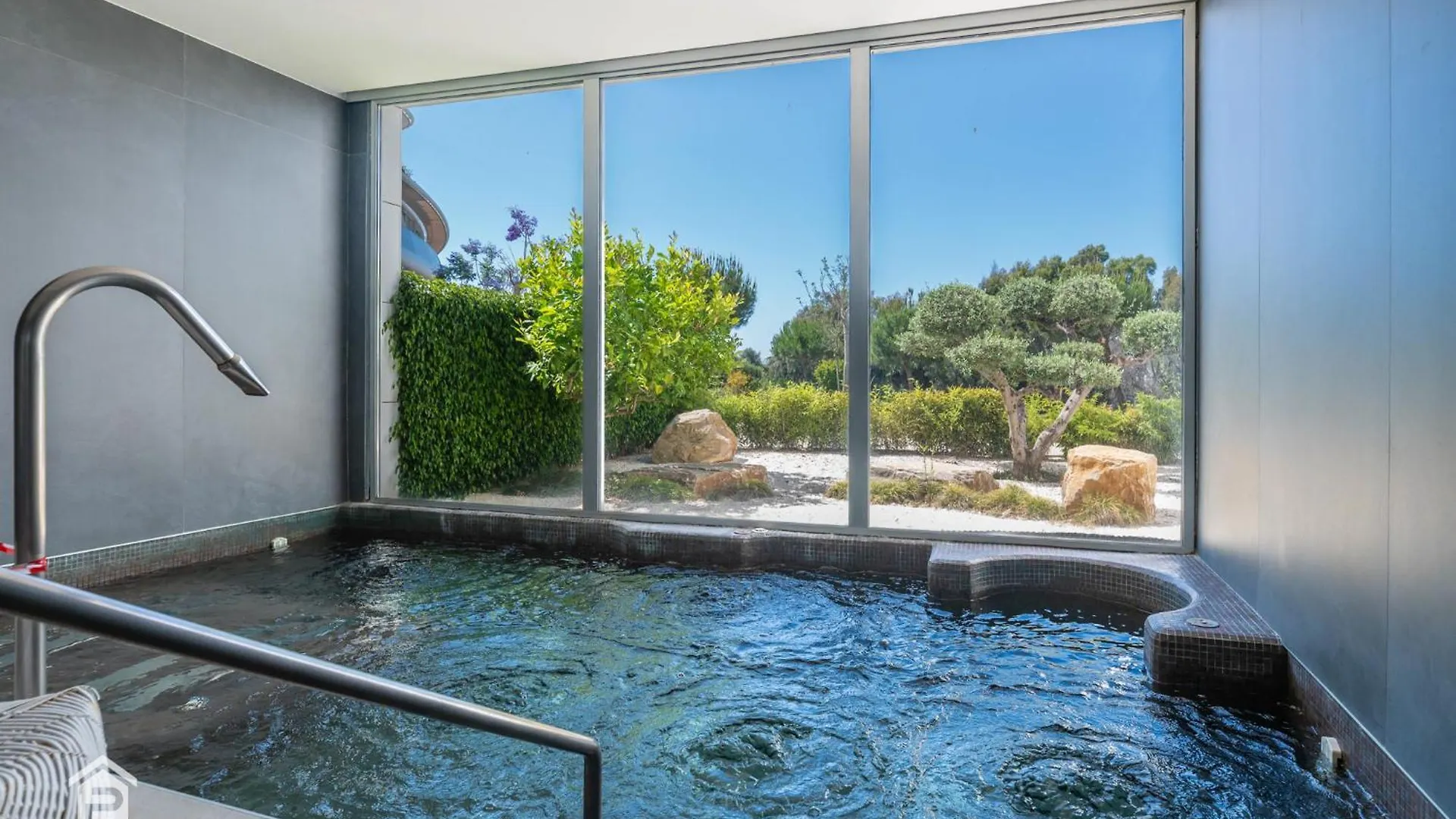 Apartment Edge Luxury Beachfront 3Br, 3 Pools, Spa, Gym Estepona Spain