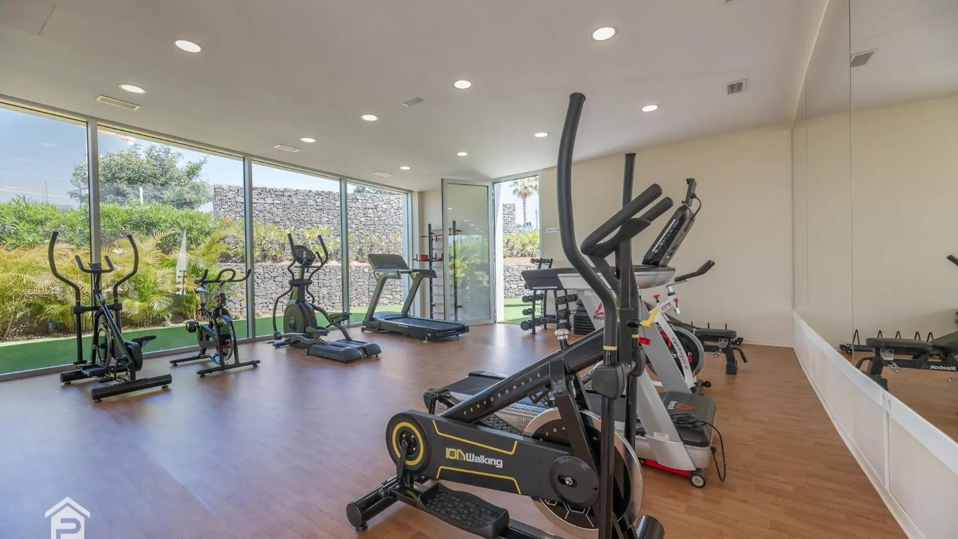 Edge Luxury Beachfront 3Br, 3 Pools, Spa, Gym Estepona 0*,  Spain