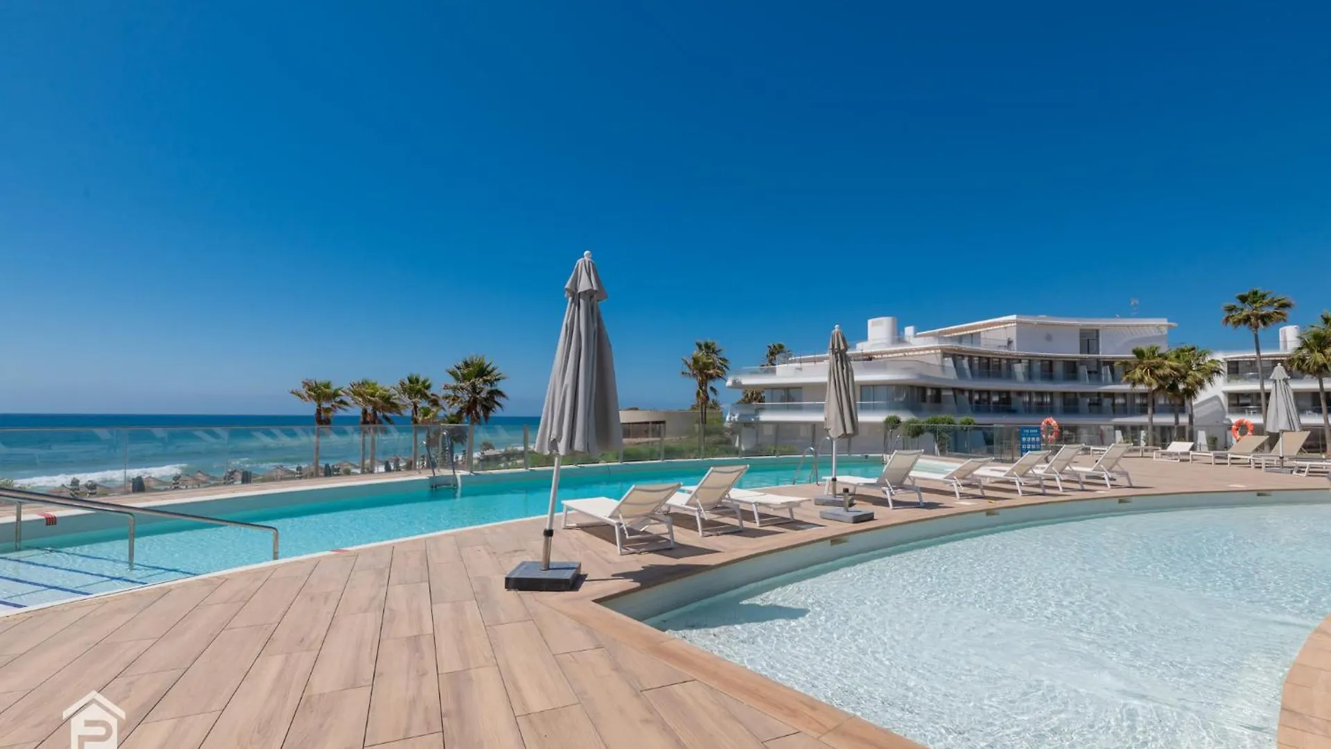 Edge Luxury Beachfront 3Br, 3 Pools, Spa, Gym Estepona