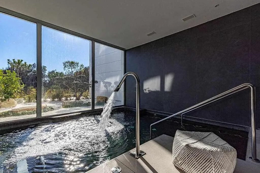 Edge Luxury Beachfront 3Br, 3 Pools, Spa, Gym エステポナ アパート