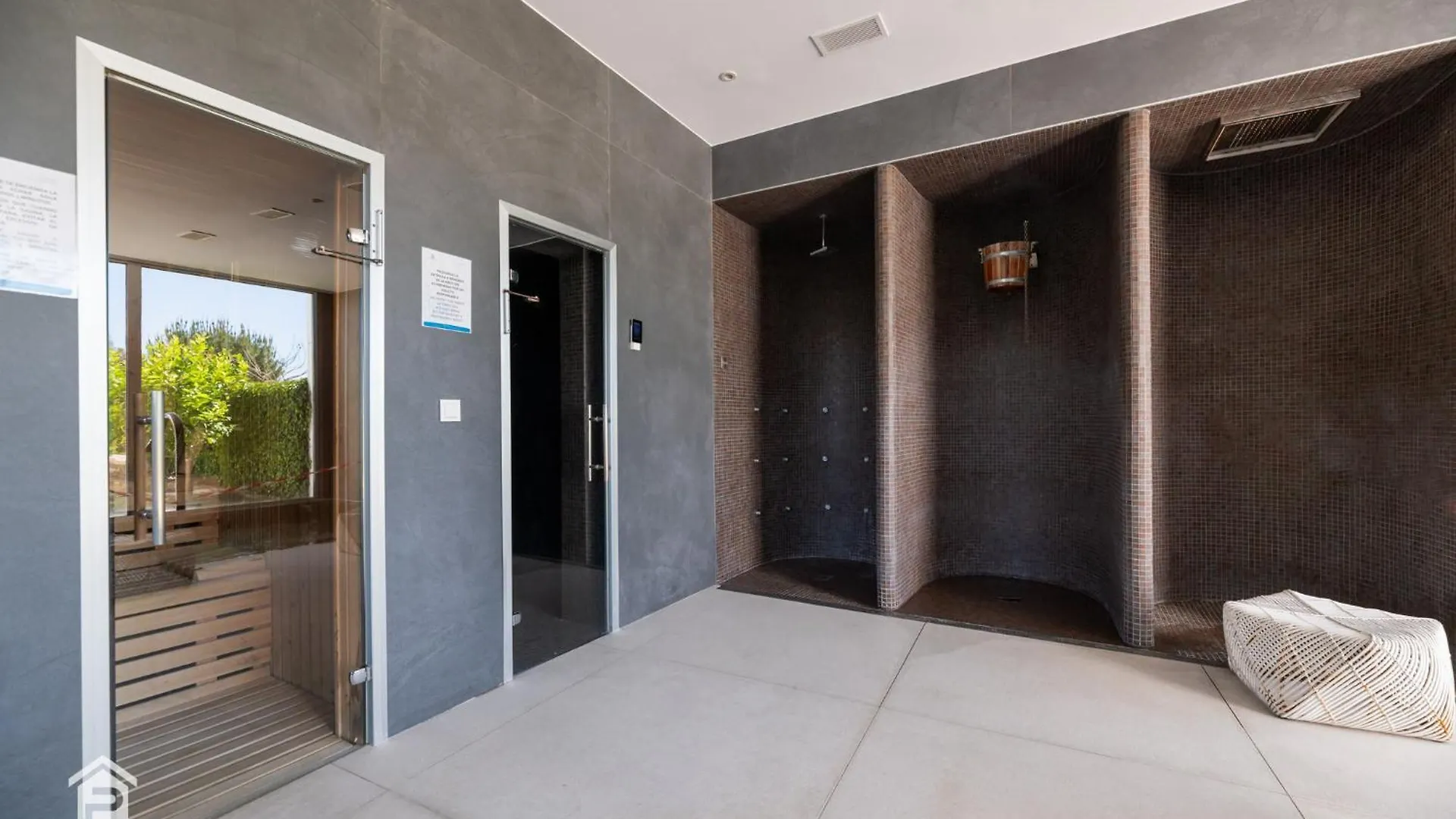 Edge Luxury Beachfront 3Br, 3 Pools, Spa, Gym エステポナ アパート