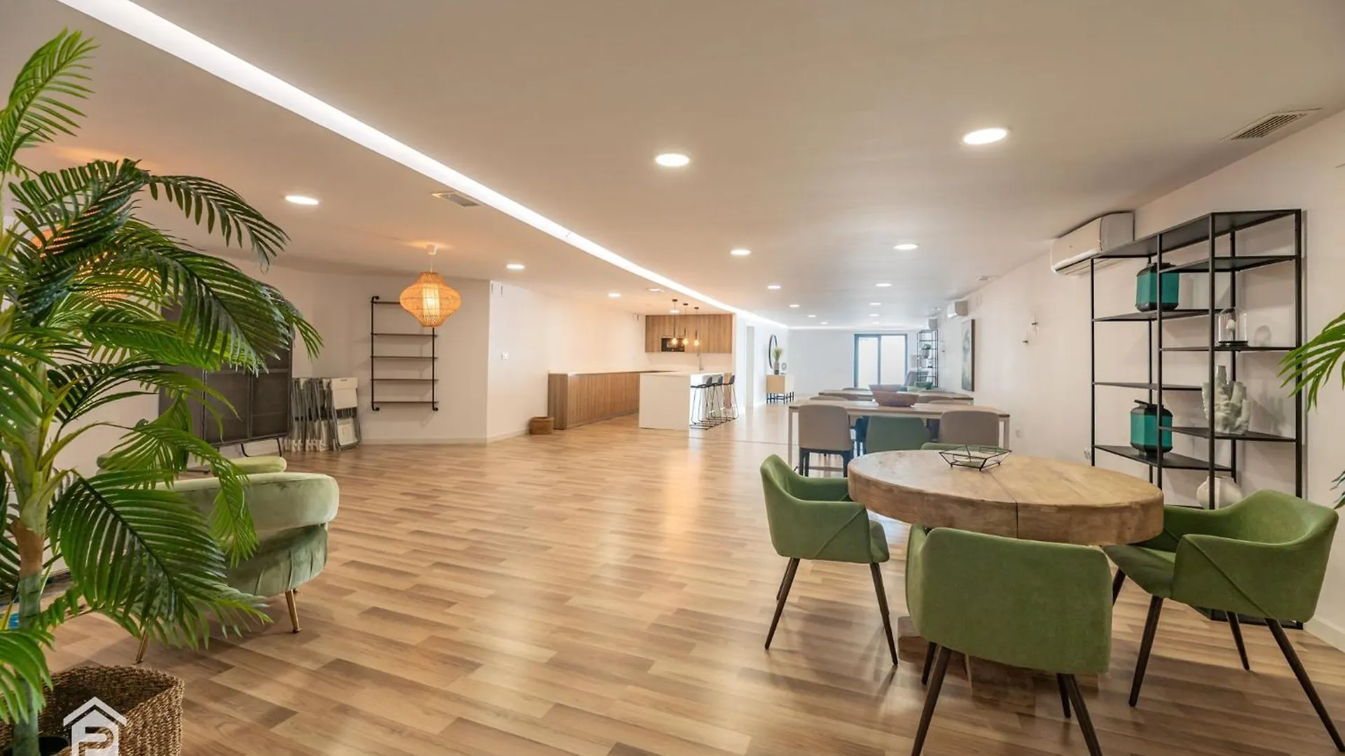 Edge Luxury Beachfront 3Br, 3 Pools, Spa, Gym エステポナ アパート